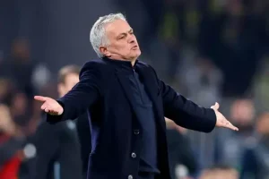 صدمة لجماهير الملكي.. مورينيو ينفي أي تواصل مع ريال مدريد